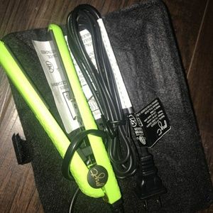 Pyt mini hair straightener